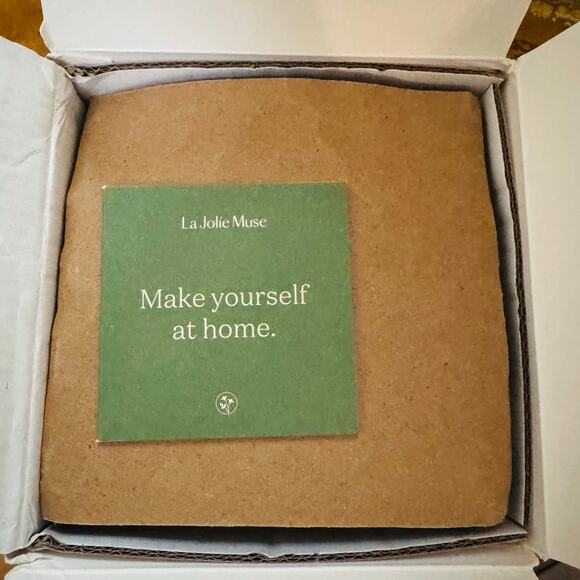 La Jolie Muse Maelyn Starlit Golden Fir 12oz Botanical European Soy Candle NEW - Picture 7 of 9